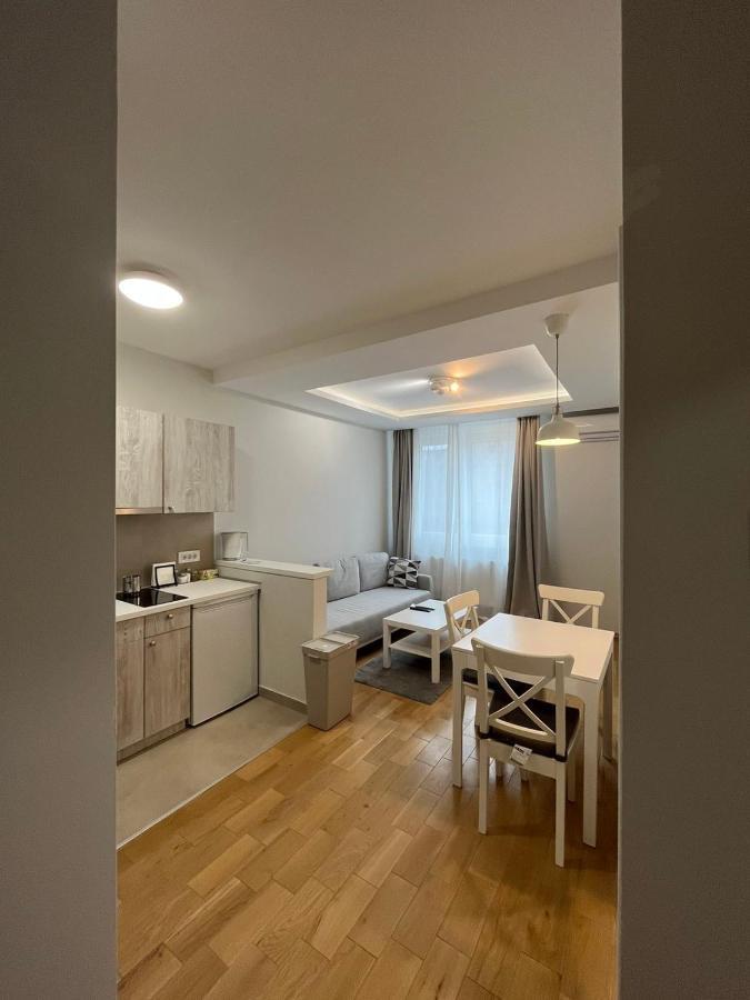 Black & White Apartment Суботица Экстерьер фото