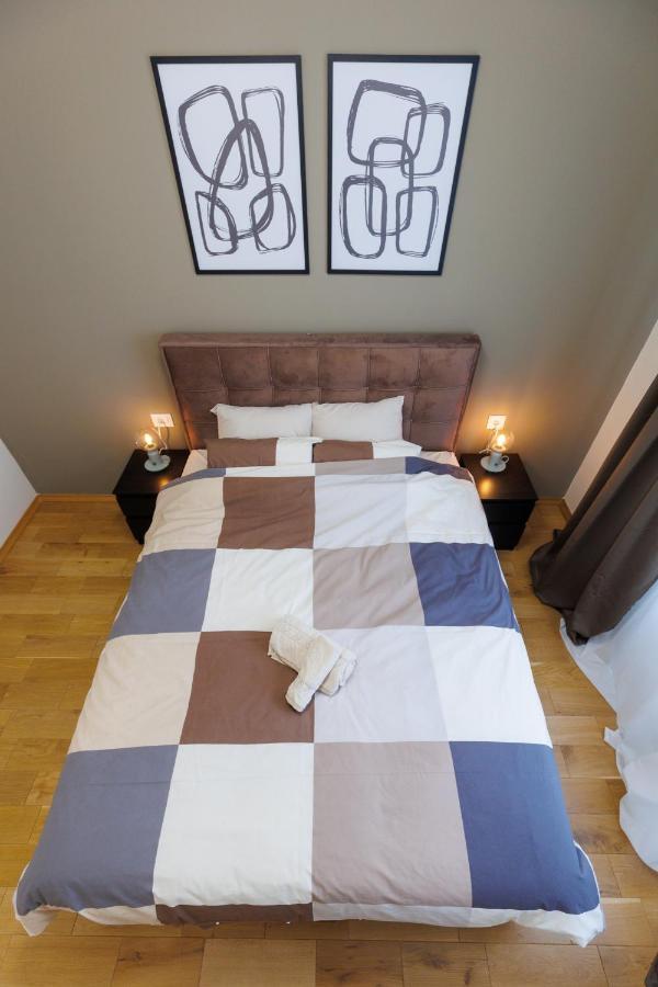 Black & White Apartment Суботица Экстерьер фото