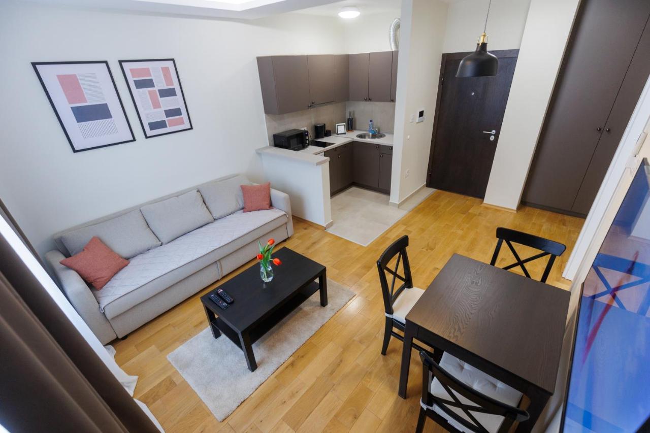 Black & White Apartment Суботица Экстерьер фото